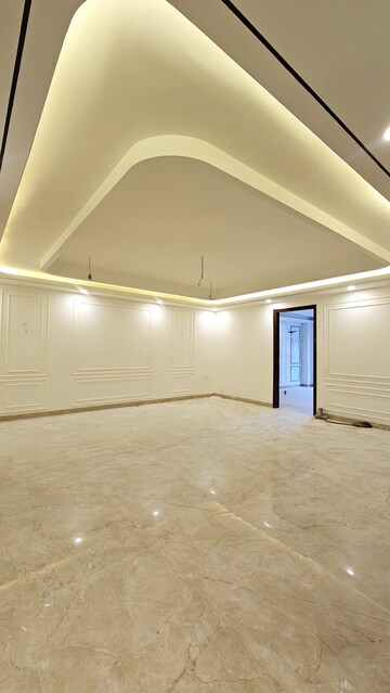 Room in 4 BHK Builder Floor at SS Mayfield Gardens, Sector 51 – for Sale