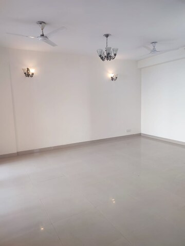 Room in 3 BHK Apartment at Pioneer Park Phase 1, Sector 61 – for Rent