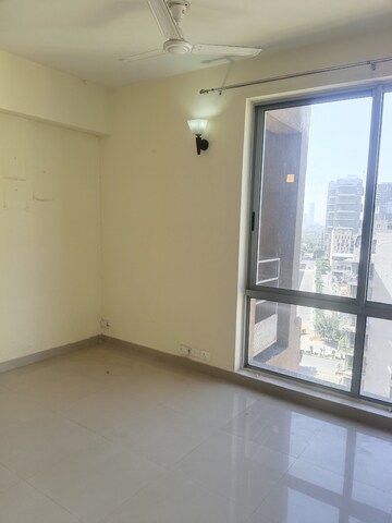 Room in 2 BHK Apartment at Pioneer Park Phase 1, Sector 61 – for Rent