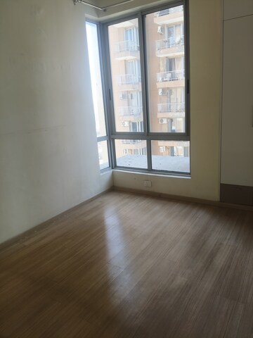 Room in 2 BHK Apartment at Pioneer Park Phase 1, Sector 61 – for Rent