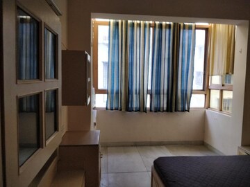 Bedroom in 2 BHK Apartment at Mahim West – for Rent