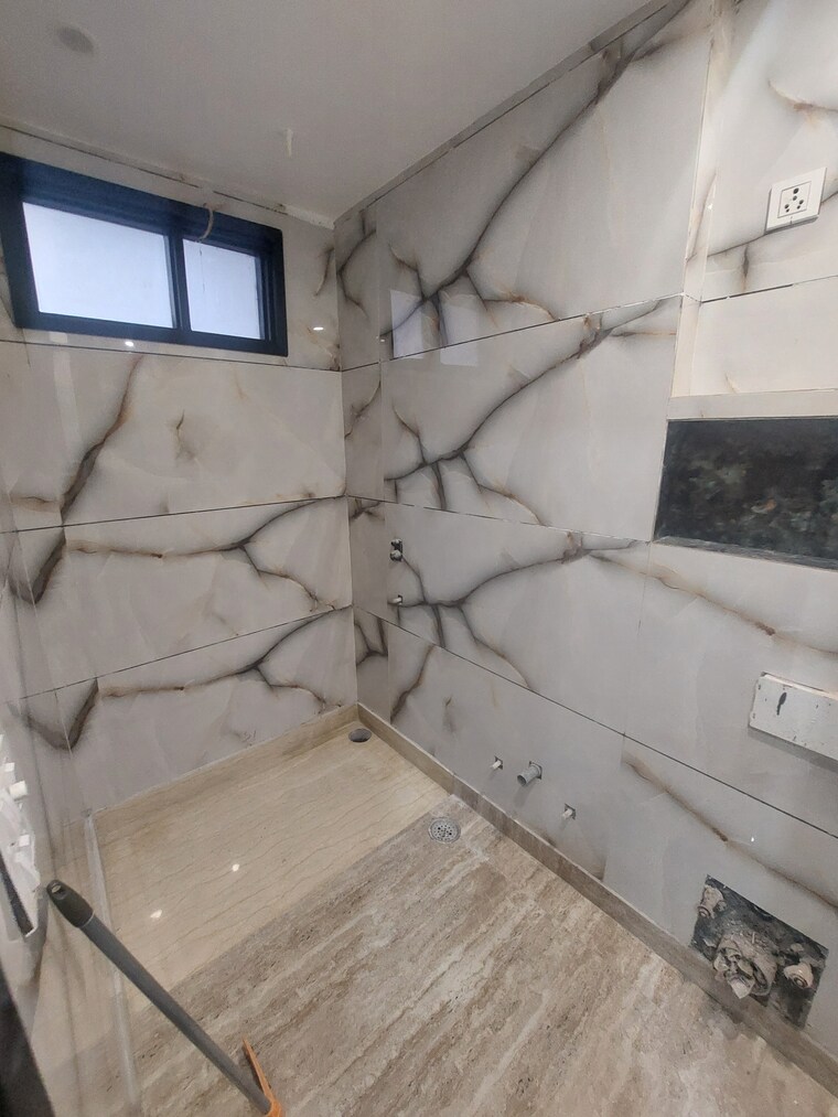 Bathroom, rana pratap bagh 3 Bedroom 135 Sq.Yd. Builder Floor In Rana Pratap Bagh Delhi 8392703