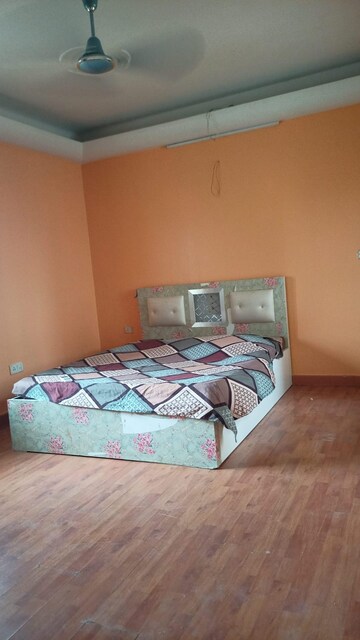 Bedroom in 3 BHK Apartment at Andheri West – for Rent