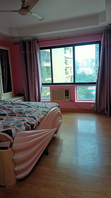 Bedroom in 3 BHK Apartment at Andheri West – for Rent