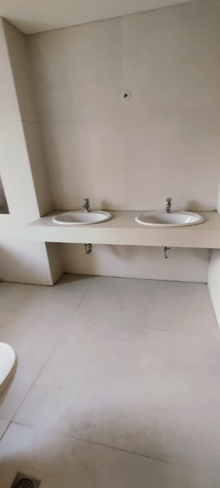 Bathroom, sobha-international-city-phase-1 5 Bedroom 5816 Sq.Ft. Villa In Sector 109 Gurgaon 8392806