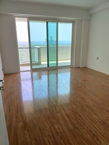 Room in 4 BHK Apartment at DLF The Crest, Sector 54 – for Rent