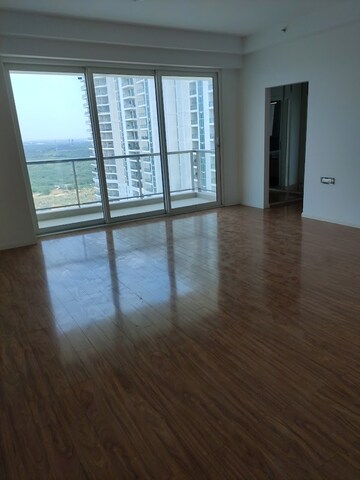 Room in 4 BHK Apartment at DLF The Crest, Sector 54 – for Rent