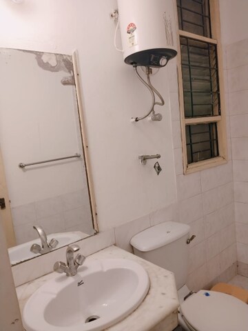 Master Bedroom in 3 BHK Builder Floor at Auram Floor, South City 2 – for Rent