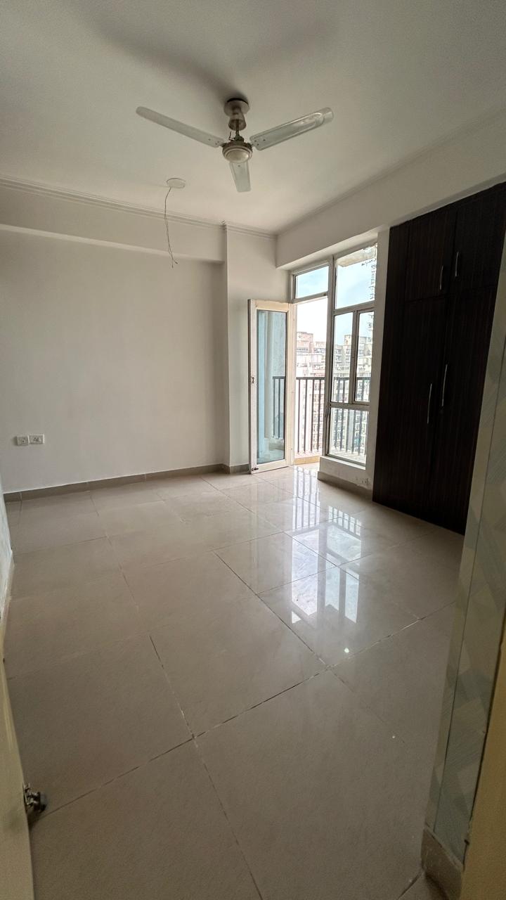 4 BHK + Servant Room Villa For Sale in Jaypee Kalypso Court