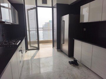 Room in 4 BHK Apartment at M3M Golf Estate, Sector 65 – for Rent