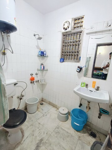 Master Bedroom in 2 BHK Builder Floor at Malviya Nagar – for Rent