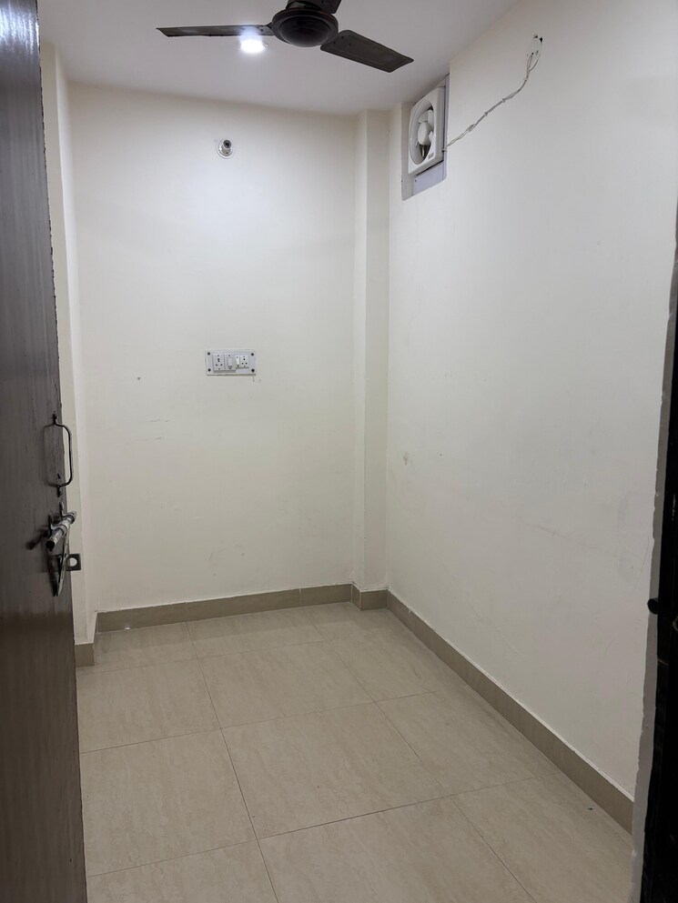 Room, sector 56 2.5 Bedroom 1750 Sq.Ft. Independent House In Sector 56 Noida 8392872