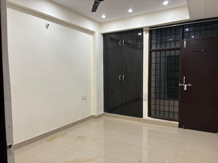Room, sector 56 2.5 Bedroom 1750 Sq.Ft. Independent House In Sector 56 Noida 8392872