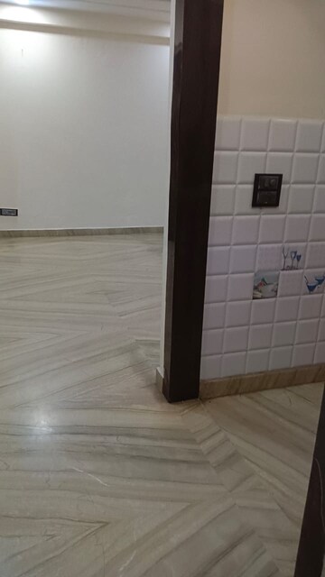Room in 2 BHK Independent House at Sector 55 – for Rent