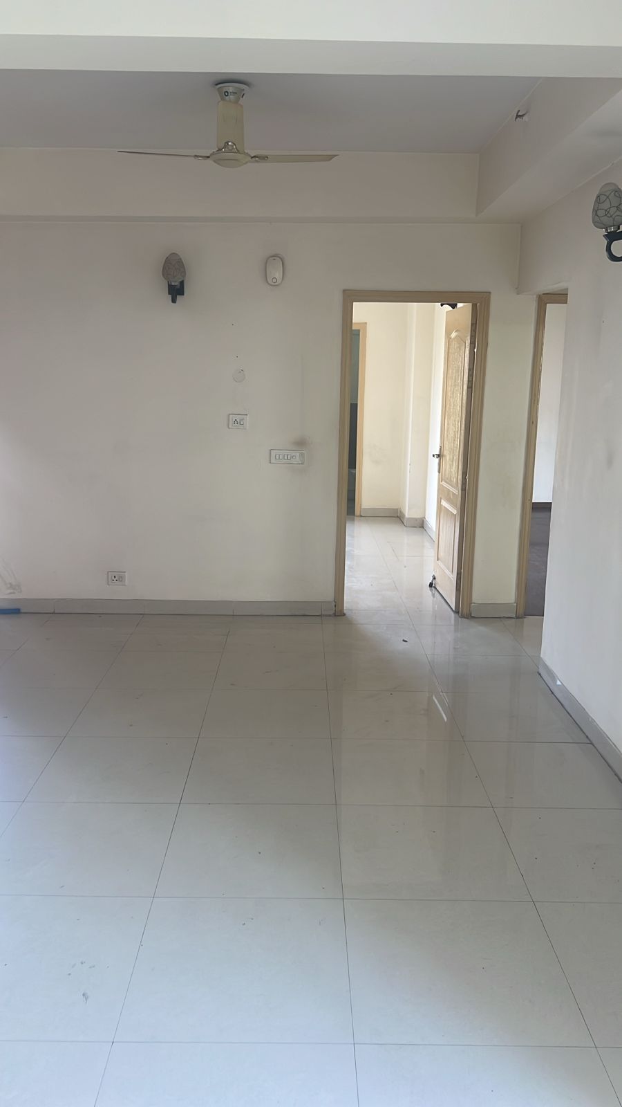 3 BHK + Servant Room Apartment For Sale in Amrapali Platinum