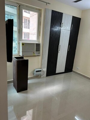 Room in 3 BHK Apartment at Amrapali Platinum, Sector 119 – for Sale