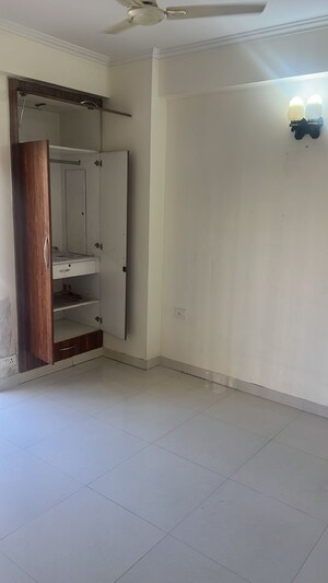 Room in 3 BHK Apartment at Amrapali Platinum, Sector 119 – for Sale