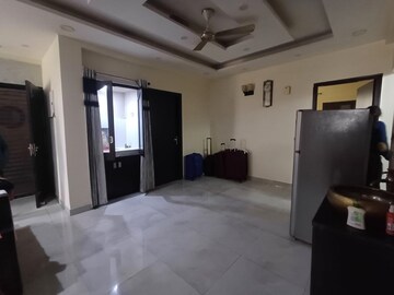 Room in 3 BHK Builder Floor at Orchid Island, Sector 51 – for Sale