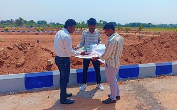 Plot For Sale in Mahathi Highway Meadows, Shadnagar