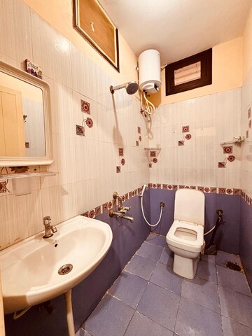 Team Area in 1 BHK Apartment at Domlur – for Rent