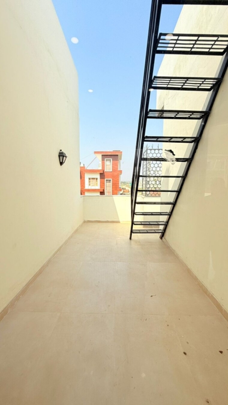 undefined, sector 123 4 Bedroom 100 Sq.Yd. Independent House In Sector 123 Mohali 8392946