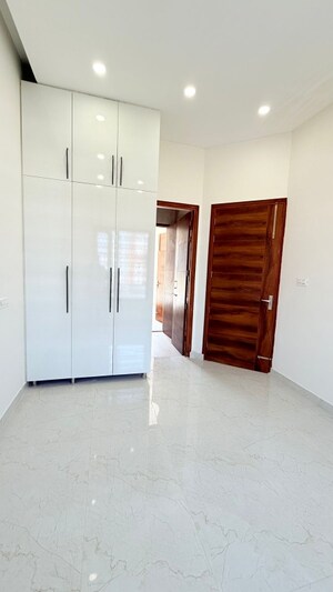 Room in 4 BHK Independent House at Sector 123 – for Sale