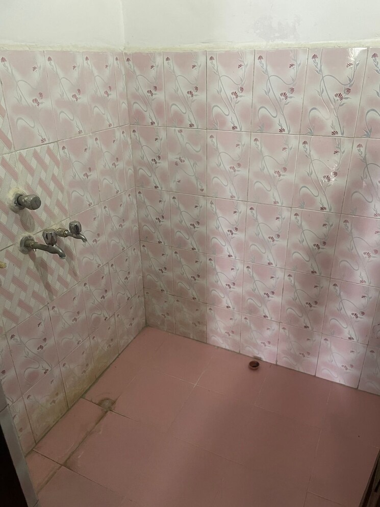 Bathroom, vikas nagar 1.5 Bedroom 600 Sq.Ft. Independent House In Vikas Nagar Lucknow 8392966