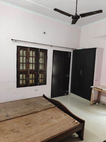 Room in 2 BHK Independent House at Aliganj – for Rent