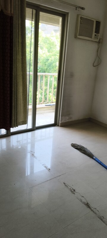 Room in 1.5 BHK Apartment at Lodha Casa Rio, Dombivli East – for Rent