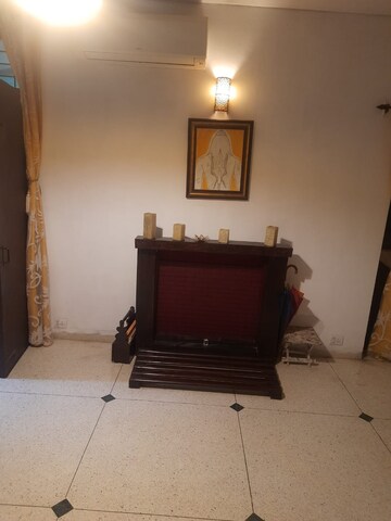 Living Room in 3 BHK Builder Floor at Unitech South City II, Sector 50 – for Rent