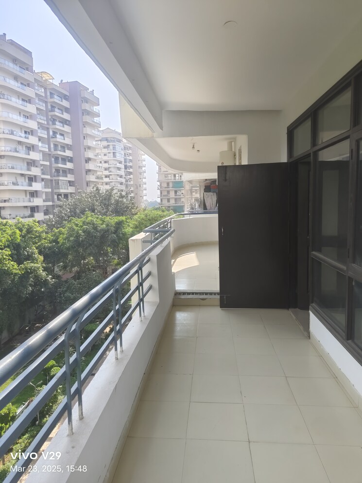 Balcony, shri-sai-kripa-rainbow-apartments 4 Bedroom 3000 Sq.Ft. Apartment In Sector 43 Gurgaon 8393079