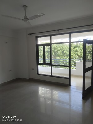 Room in 4 BHK Apartment at Bhawna Apartment, Sector 43 – for Sale