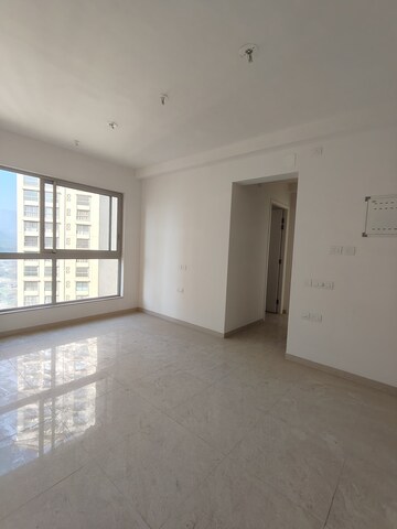 Room in 2 BHK Apartment at Hiranandani Fortune City, New Panvel – for Rent