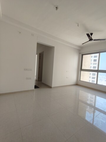 Room in 2 BHK Apartment at Hiranandani Fortune City, New Panvel – for Rent