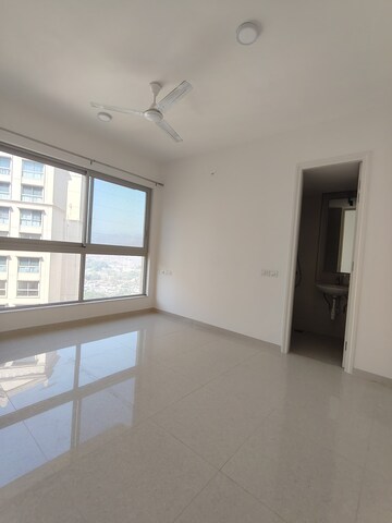 Room in 2 BHK Apartment at Hiranandani Fortune City, New Panvel – for Rent