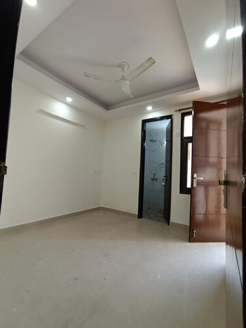 Room in 2 BHK Apartment at Palm Residency Chhatarpur, Chattarpur – for Rent