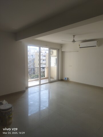 Room in 4 BHK Apartment at Emaar Emerald Floors Premier, Sector 65 – for Rent