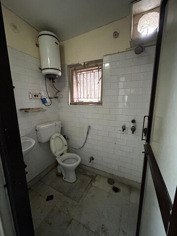 Bathroom in 2 BHK Apartment at Shatabdi Vihar, Sector 52 – for Rent