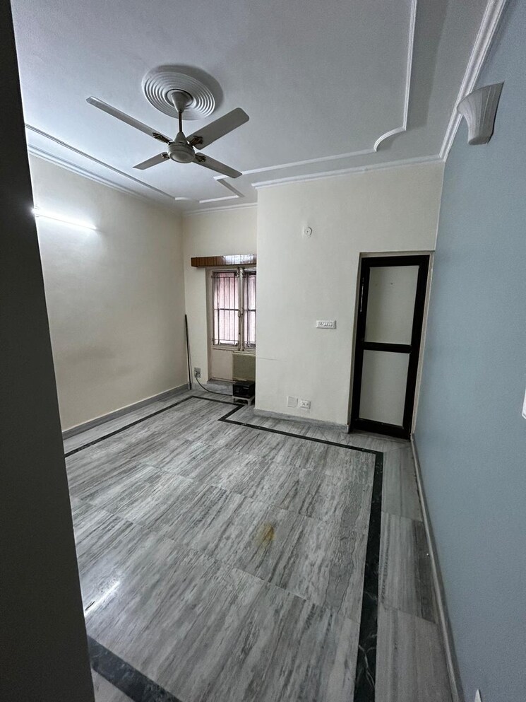 Room, shatabdi-vihar 2 Bedroom 950 Sq.Ft. Apartment In Sector 52 Noida 8393131