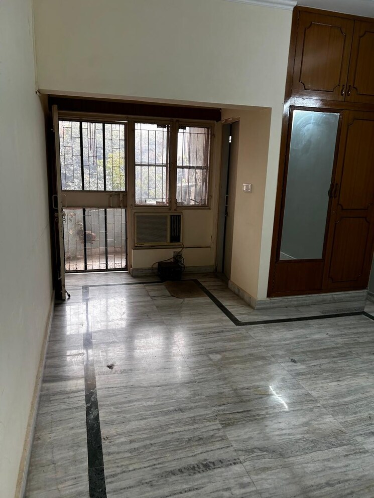 Room, shatabdi-vihar 2 Bedroom 950 Sq.Ft. Apartment In Sector 52 Noida 8393131