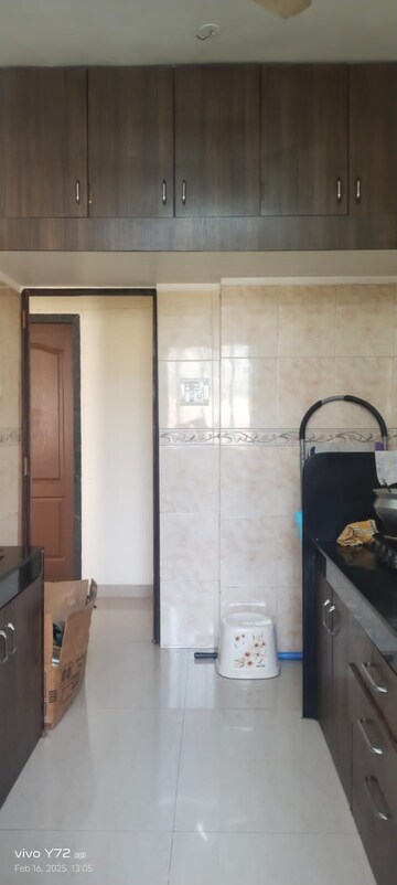 Furnished Amenities in 1 BHK Apartment at K Raheja Heights, Malad East – for Rent
