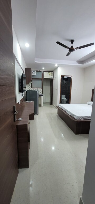Room in 1 RK Builder Floor at DLF Pink Town House, Dlf City Phase 3 – for Rent