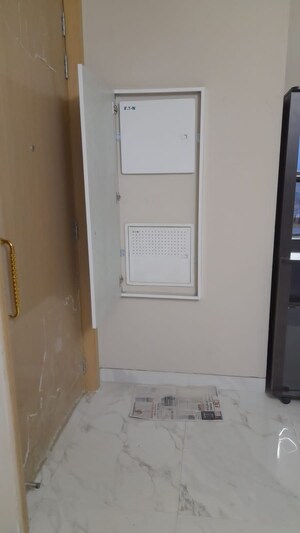 Furnished Amenities in 2 BHK Apartment at DLF Regency Park I, Dlf Phase iv – for Sale