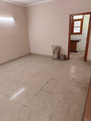 Room in 2 BHK Apartment at DLF Regency Park I, Dlf Phase iv – for Sale