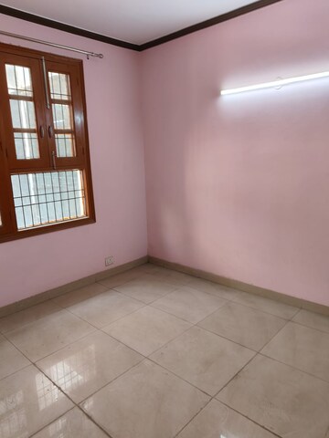 Room in 2 BHK Apartment at DLF Regency Park I, Dlf Phase iv – for Sale