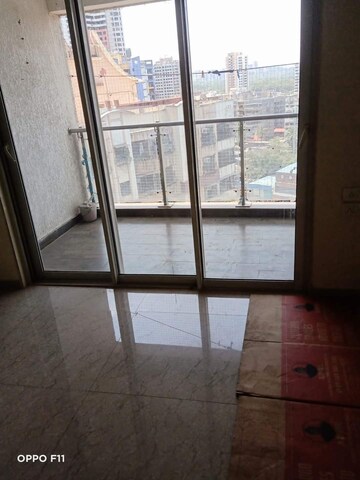 Room in 2 BHK Apartment at JP Decks, Goregaon East – for Rent