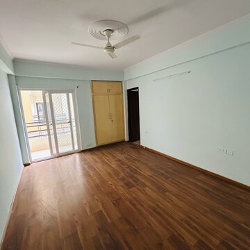 Room in 3 BHK Apartment at Amrapali Centurian Park, Amrapali Dream Valley – for Rent