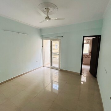 Room in 3 BHK Apartment at Amrapali Centurian Park, Amrapali Dream Valley – for Rent