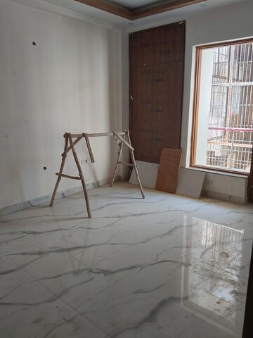 Room in 4 BHK Builder Floor at Green Fields Colony – for Sale