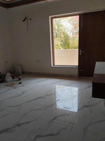 Room in 4 BHK Builder Floor at Green Fields Colony – for Sale